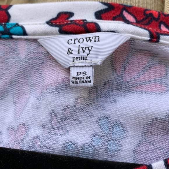 🎉HP🎉 NWT Crown & Ivy Elephant Print Top PS - Picture 3 of 5